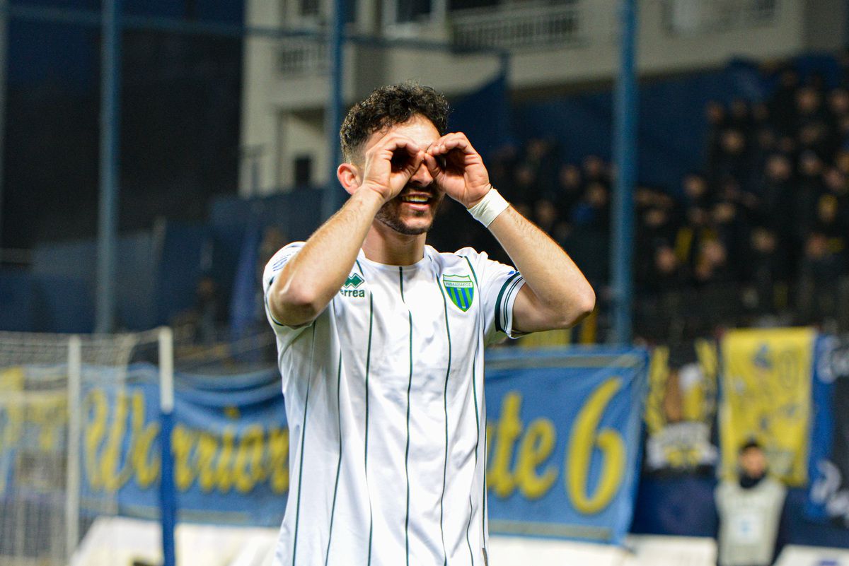 &Delta;&epsilon;&nu; &sigma;&tau;&alpha;&mu;&alpha;&tau;ά&epsilon;&iota; &pi;&omicron;&upsilon;&theta;&epsilon;&nu;ά &omicron; &Lambda;&epsilon;&beta;&alpha;&delta;&epsilon;&iota;&alpha;&kappa;ό&sigmaf; - &Tau;&omicron; &alpha;&pi;ί&theta;&alpha;&nu;&omicron; &sigma;&tau;&alpha;&tau;&iota;&sigma;&tau;&iota;&kappa;ό &pi;&omicron;&upsilon;... &tau;&rho;&epsilon;&lambda;&alpha;ί&nu;&epsilon;&iota; &tau;&eta;&nu; &Epsilon;&upsilon;&rho;ώ&pi;&eta; (pic)