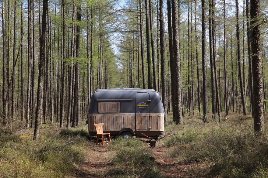 I-converted-vintage-caravan-into-mobile-office-space__880.jpg