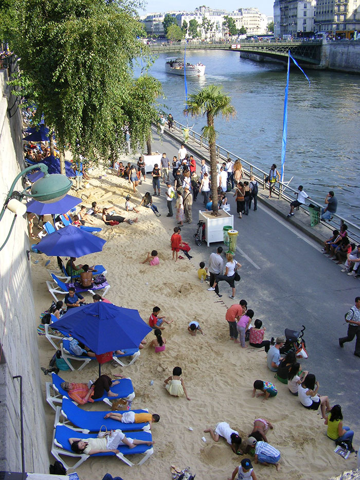 floating-cinema-paris-plages-la-villette-5f05b69ebf31d__700.jpg