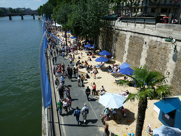 floating-cinema-paris-plages-la-villette-5f05b6a42ba61__700.jpg