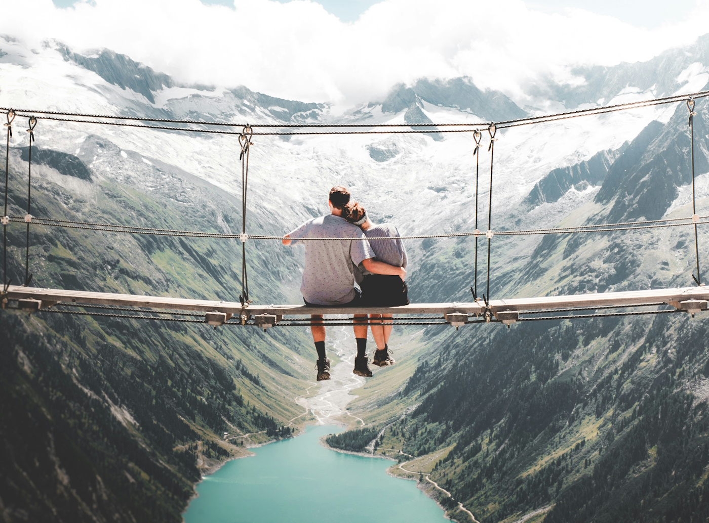 Φάκελος σχέσεις: Η λεπτή γραμμή ανέμσα στην επιθυμία και την αντοχή