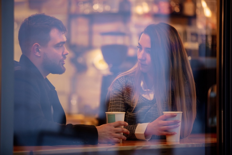 Το Banksying είναι το νέο «φάντασμα» του dating. Ίσως λιγότερο βίαιο από το Ghosting, αλλά πιο παρατεταμένο και ψυχοφθόρο.