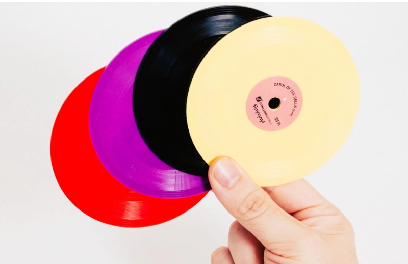 Tiny Vinyl: Τέσσερα-ιντσα φορητά δισκάκια που παίζουν ένα τραγούδι σε κάθε πλευρά σε οποιοδήποτε πικάπ